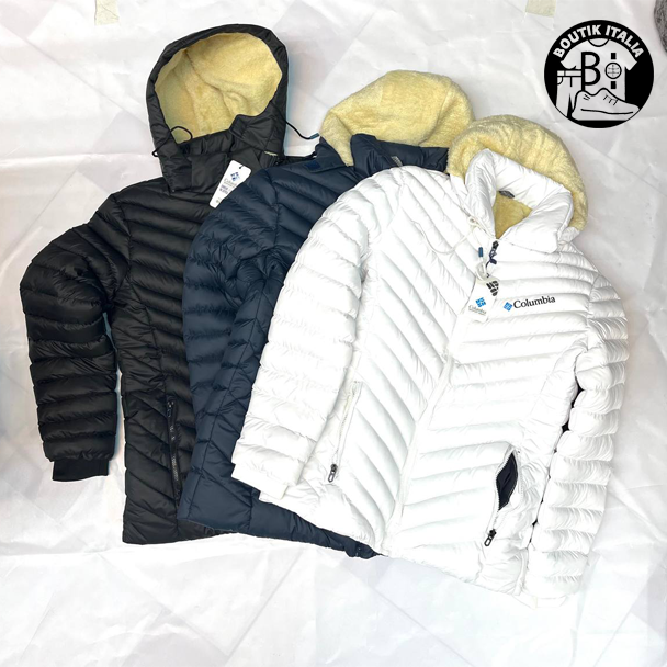 کاپشن باکسی مردانه کد 111 با طراحی مدرن، جنس بادگیر و بارانی ضد آب، آستر پشمشیشه گرم و سبک، مناسب برای زمستان و هوای بارانی. محصولی از بوتیک ایتالیا با کیفیت بالا و ضمانت یکساله دوخت و پارچه چینی مقاوم.