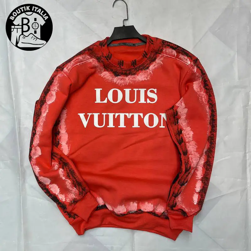 دورس باکسی قرمز مردانه داخل کرک از بوتیک ایتالیا، مناسب فصل پاییز و زمستان، دارای فرم آزاد، پارچه گرم و لطیف، استایل اسپرت و شیک مردانه، قابل ست با شلوار جین و اسلش، مناسب استایل روزمره، باشگاهی و خیابانی، تهیه شده از متریال باکیفیت و دوخت حرفهای ایرانی با طرح مدرن.