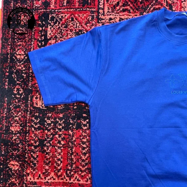 تیشرت مردانه قواره باکسی کد ۱۹۵ با سایزبندی کامل m تا 3xxl عرضه می‌شود و برای انتخاب دقیق سایز و خرید مطمئن بسیار کاربردی است.