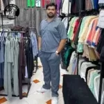 استایل خیابانی جذاب با ست مراکشی مردانه که ترکیبی از راحتی و مدرن بودن را به همراه دارد و انتخابی عالی برای دورهمی‌های دوستانه و سفرهای تابستانی شماست.