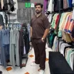 بافت پارچه تنفس‌پذیر ست مراکشی مردانه کد ۱۹۸ که مانع از تعریق بدن می‌شود و با ضمانت کتبی عدم تغییر سایز بعد از شستشو در سایت بوتیک ایتالیا موجود است.